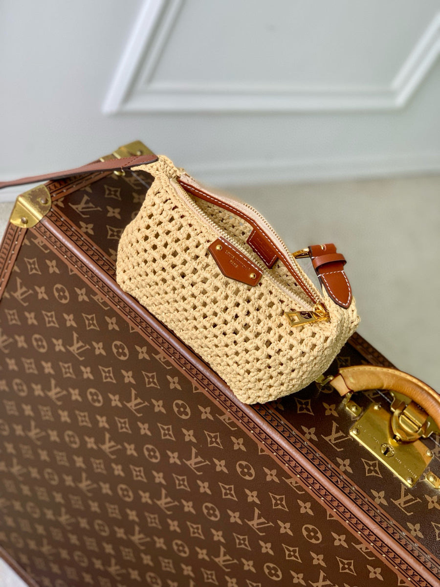 LOU HILLS POCHETTE BAG