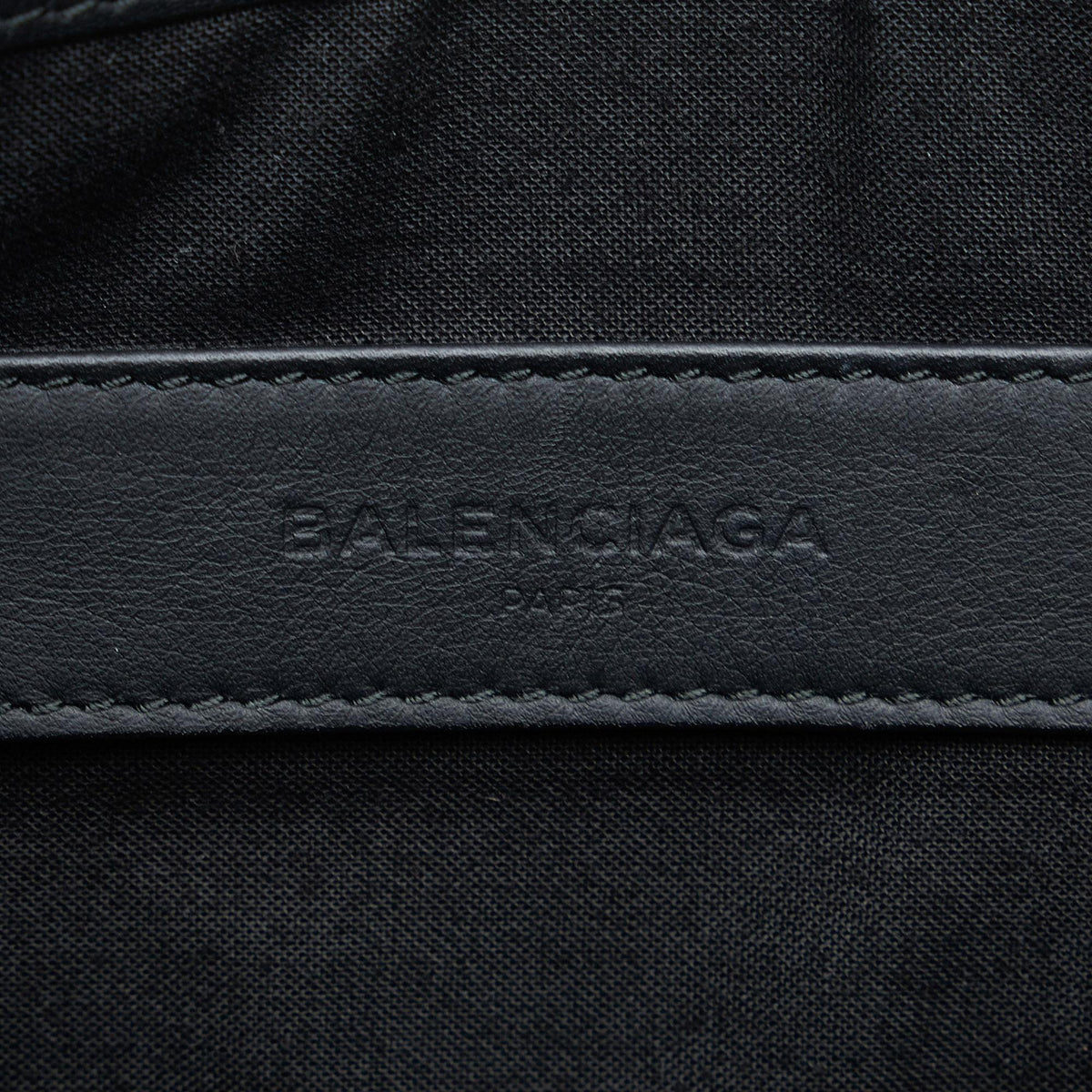 Balenciaga Punch Logo Navy Clip Clutch (SHG-8N4brT)