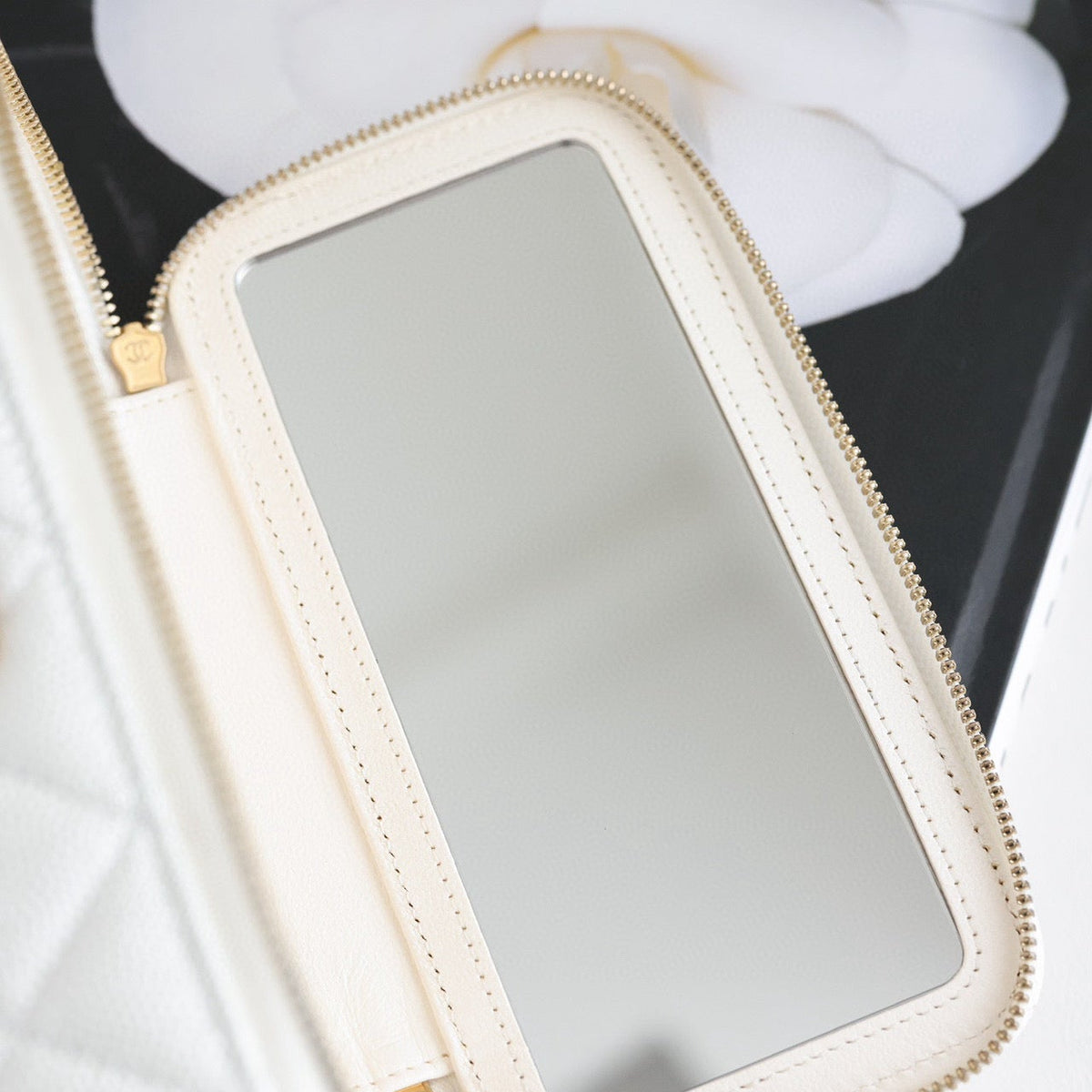CC 24S VANITY BAG