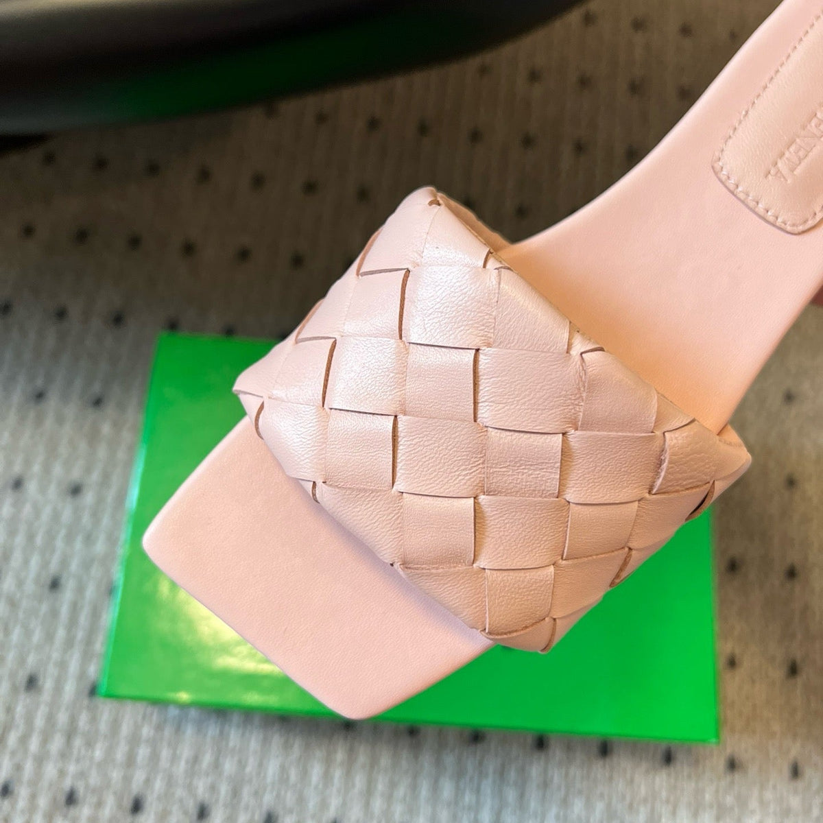 BOTT V SANDALS