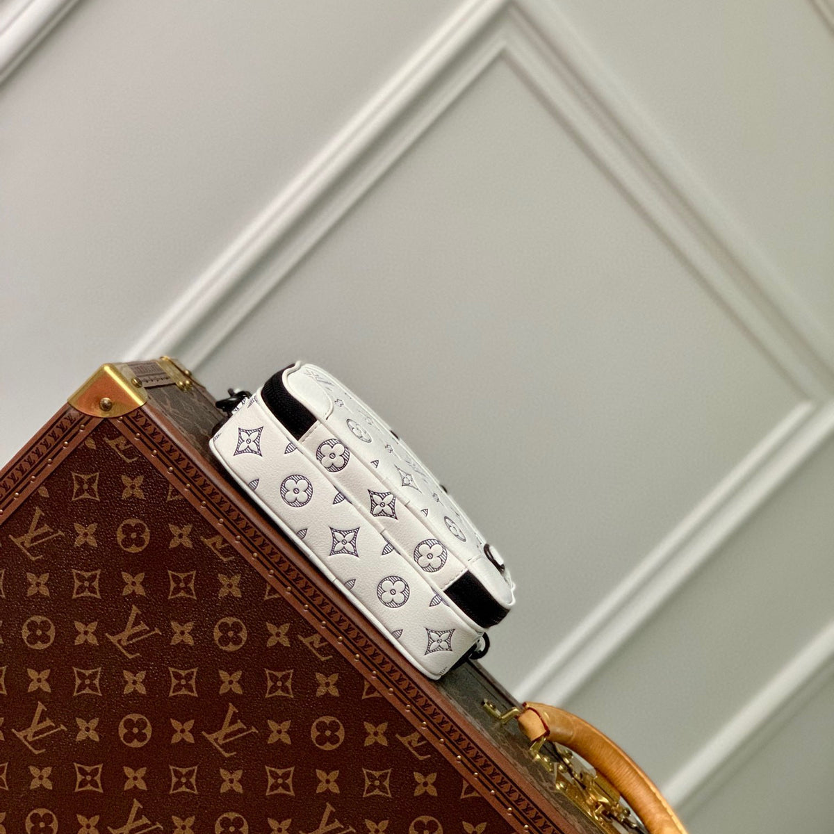 LOU ALPHA WEARABLE WALLET
