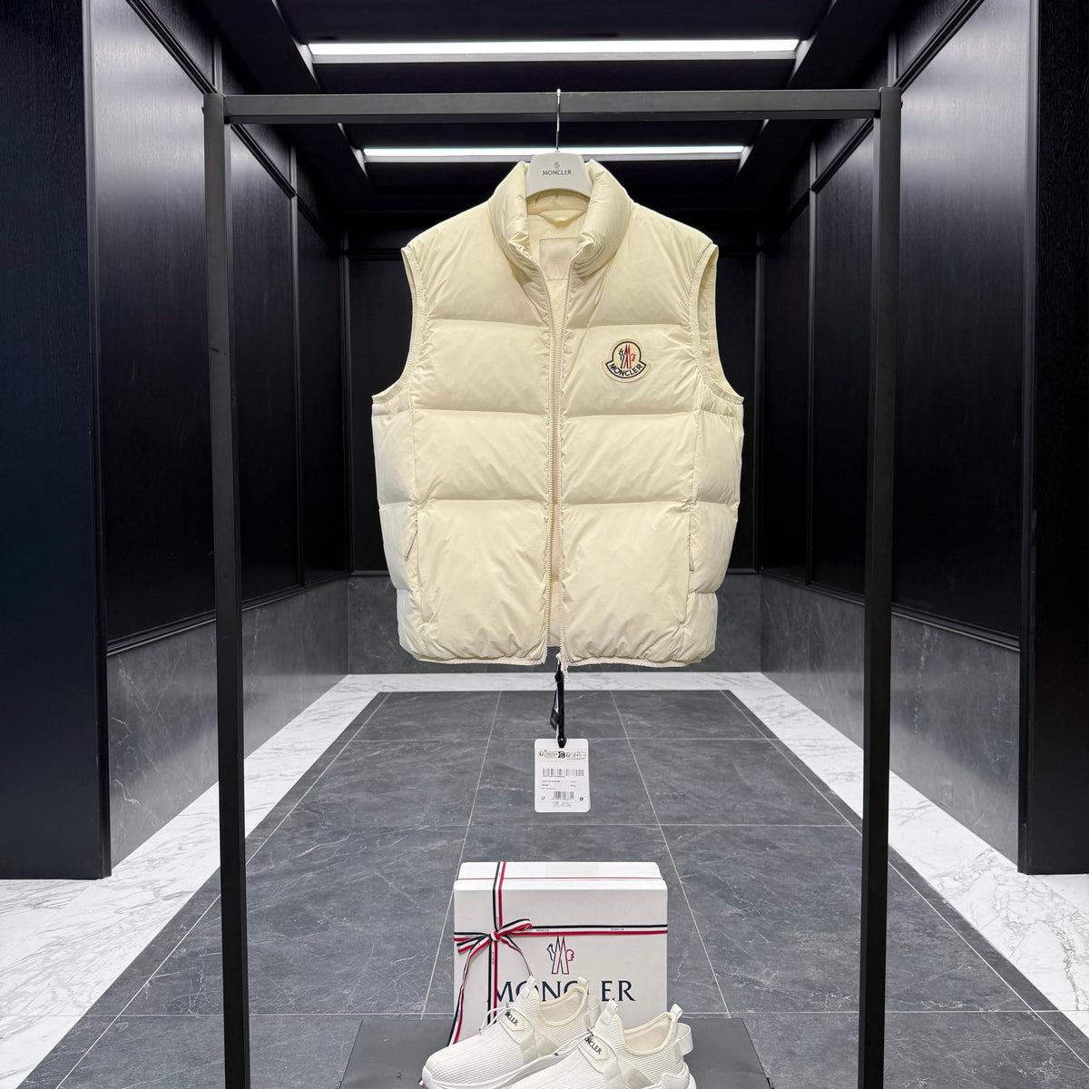 MONC ALMAZ VEST