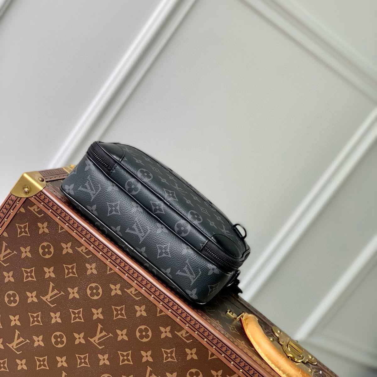 LOU ALPHA MESSENGER BAG