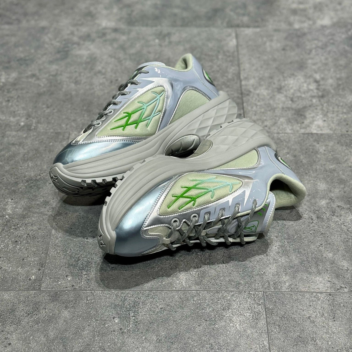 LOU DISCOVERY TRAINERS