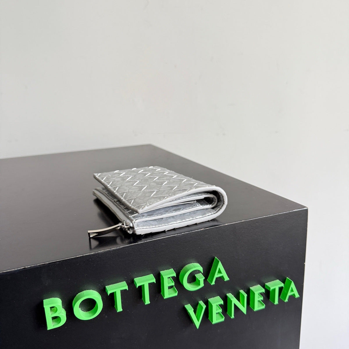 BOTT V LEATHER WALLET