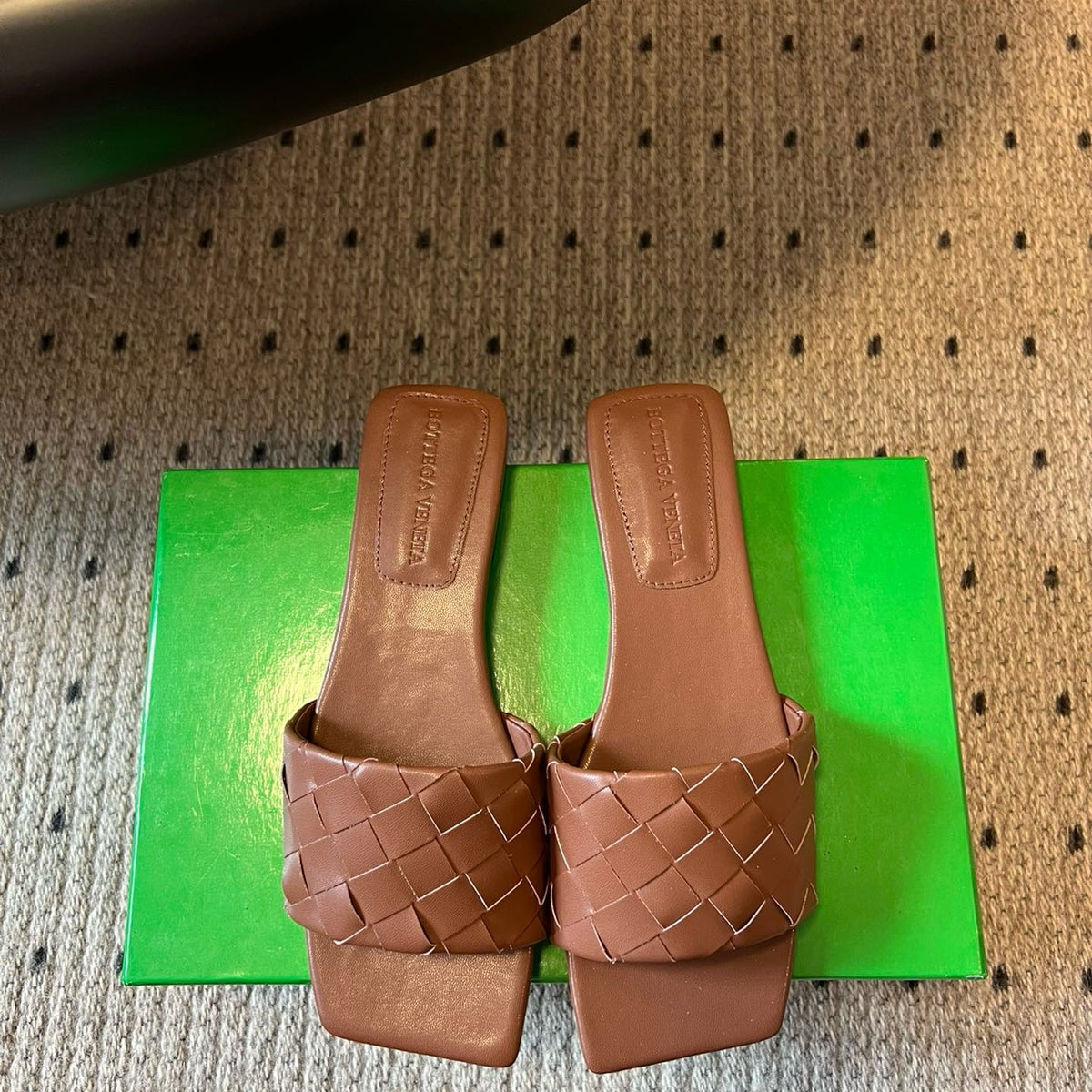 BOTT V SANDALS