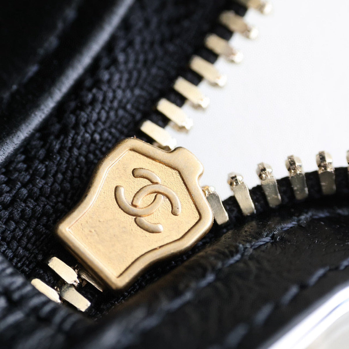 CC 24S VANITY BAG