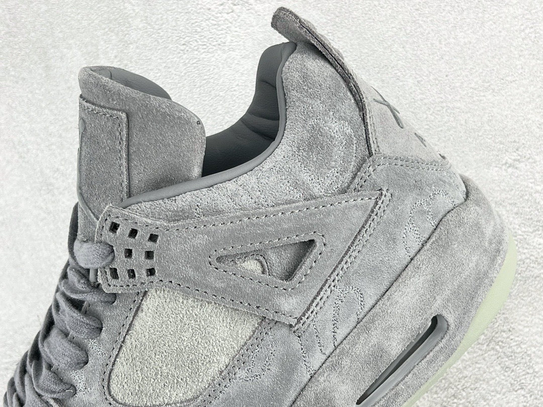 NIKE JORDAN 4
