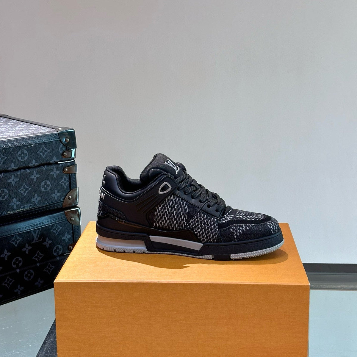 LOU TRAINERS