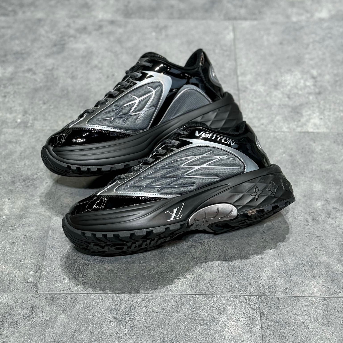 LOU DISCOVERY TRAINERS