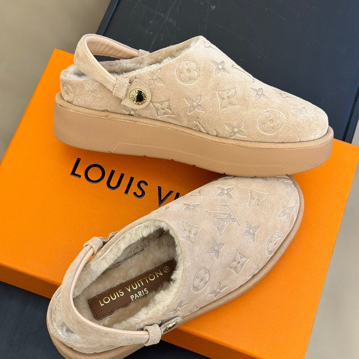 LOU ASPEN CLOGS