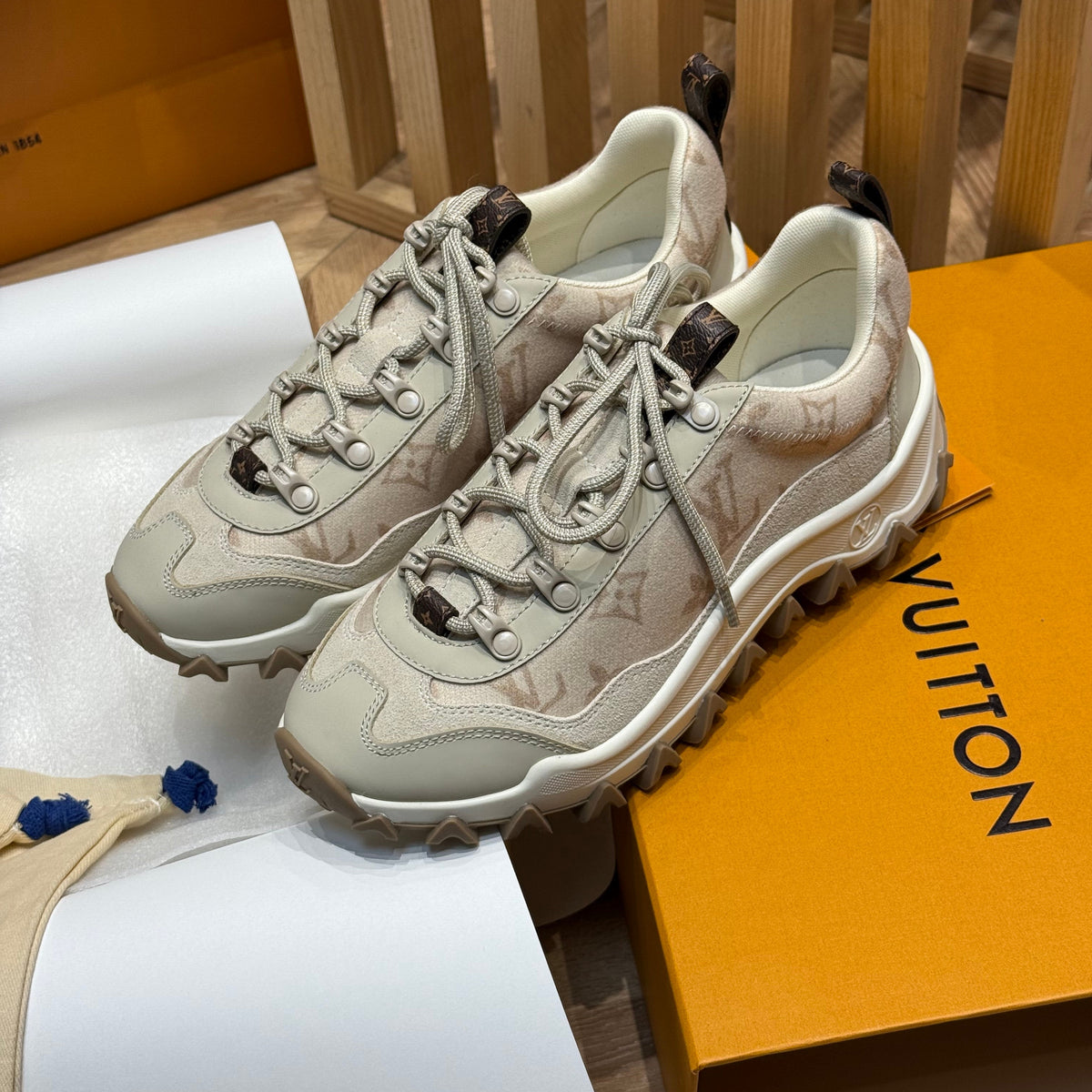 LOU RUSH XPLORER SNEAKERS
