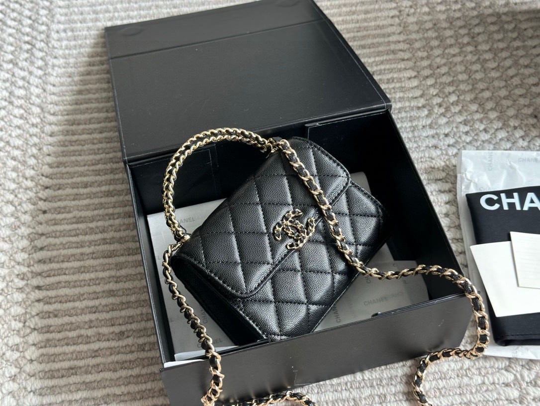 CC CLUTCH BAG WITH CHAIN IN BLACK 15CM