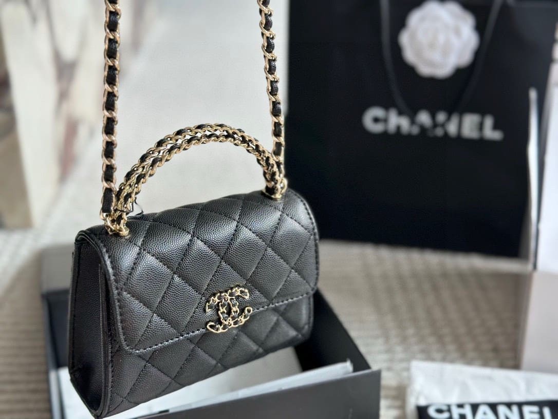 CC CLUTCH BAG WITH CHAIN IN BLACK 15CM