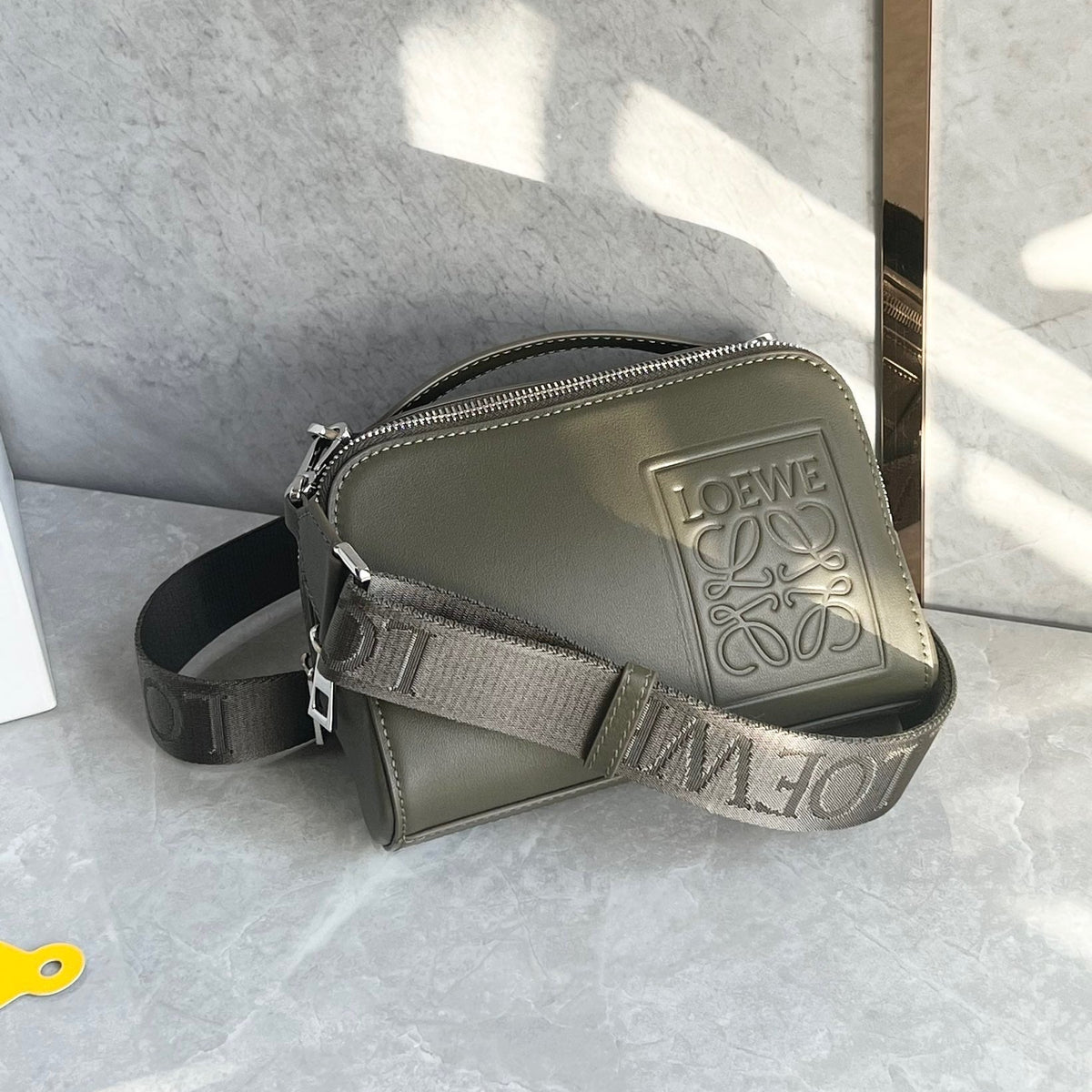 LOEW MINI CAMERA CROSSBODY BAG
