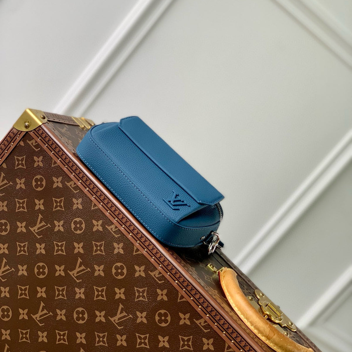 LOU PILOT WEARABLE WALLET