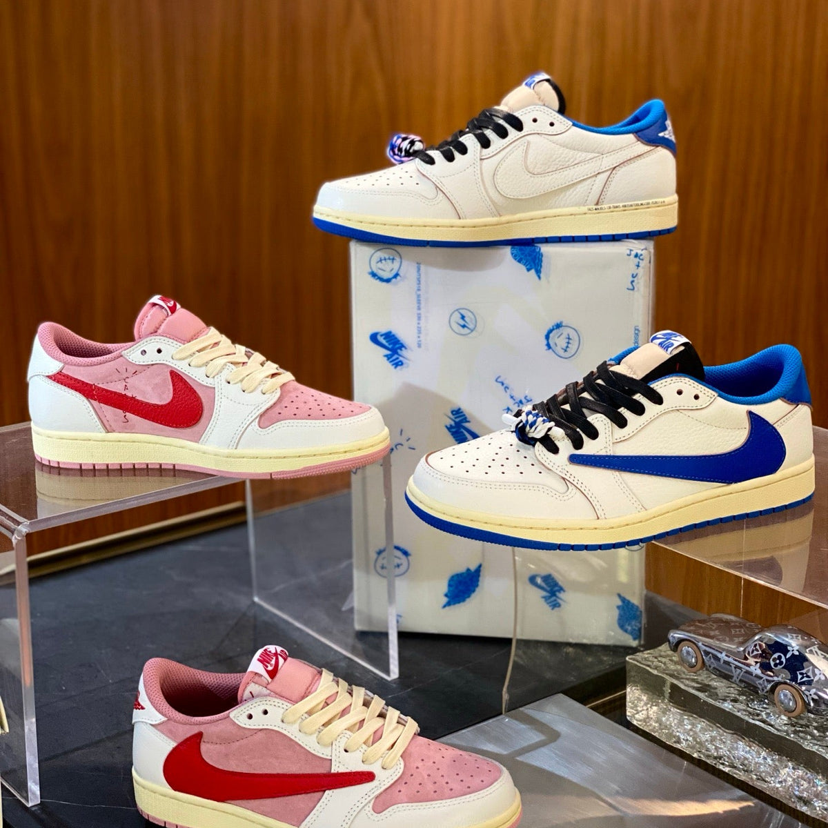TRAVIS S x JORDAN 1 LOW SNEAKERS