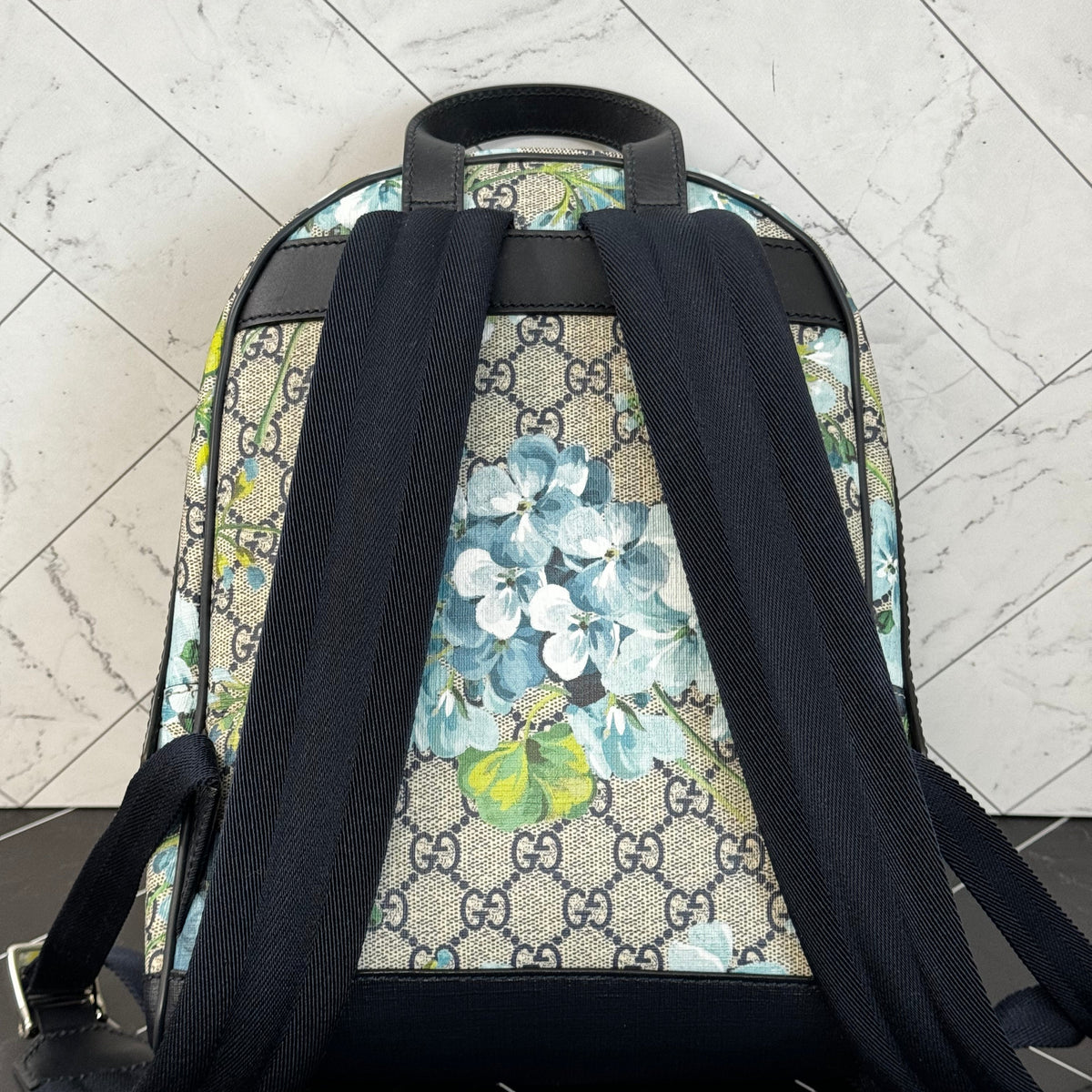 LIKE NEW Gucci GG Supreme Blue Blooms Small Day Backpack