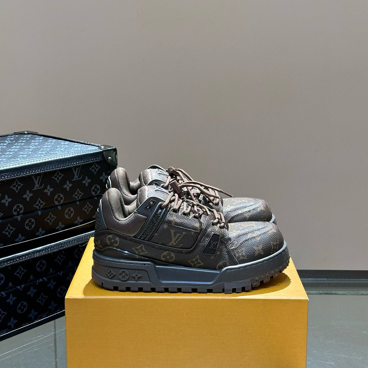 LOU TRAINERS