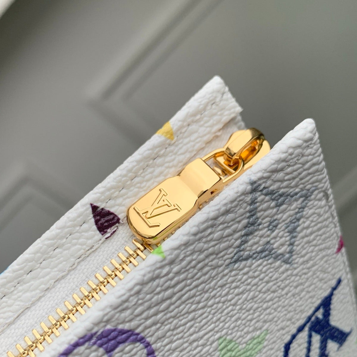LOU x MURAKAMI 19 TOILETRY POUCH