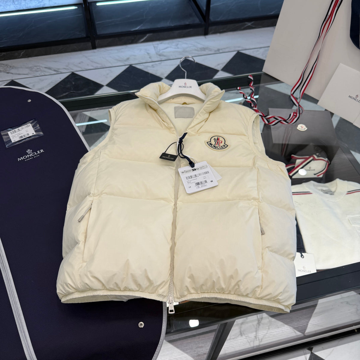 MONC ALMAZ VEST