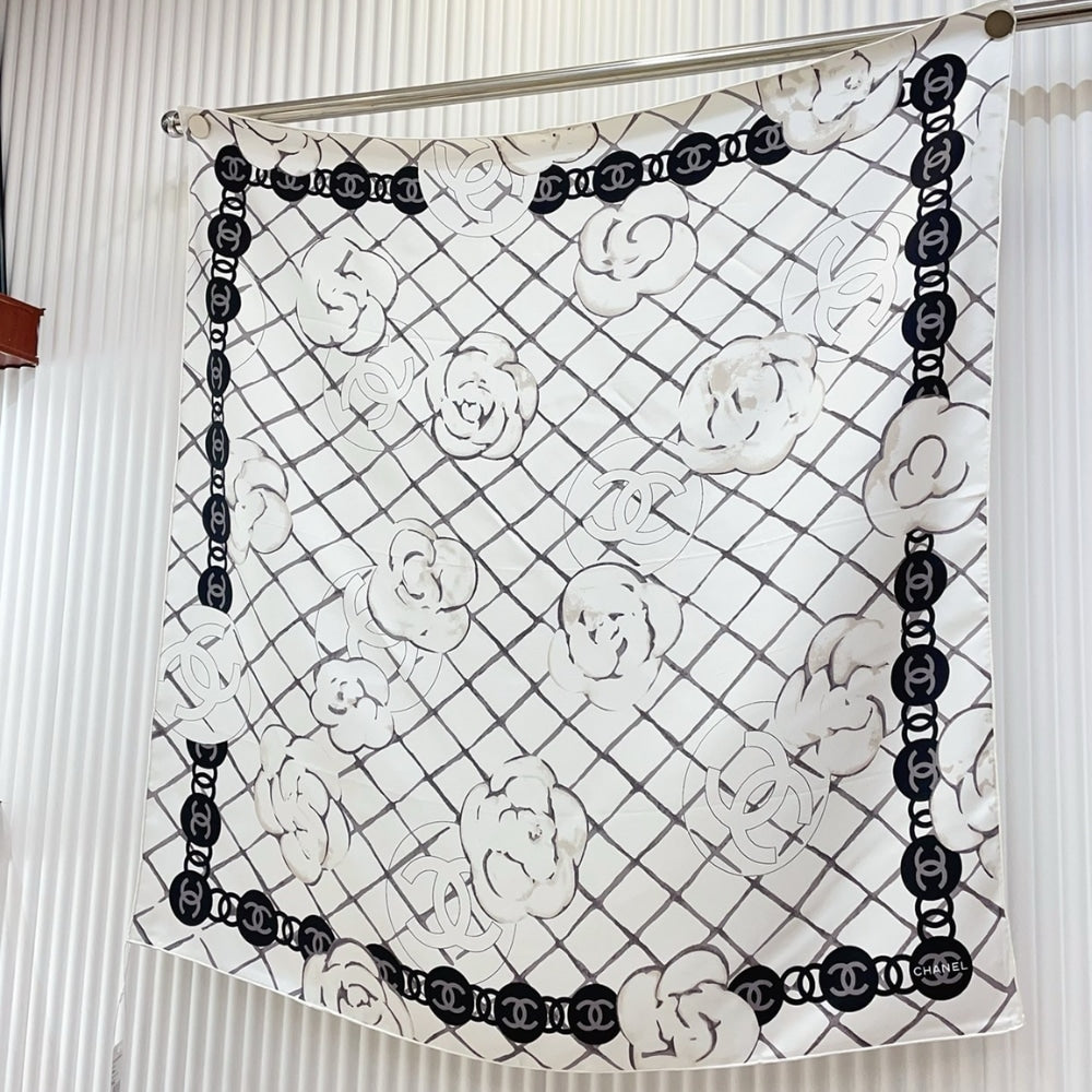CC CC CAMELLIA SILK SCARF IN WHITE 90CM A39577 X10321 10601