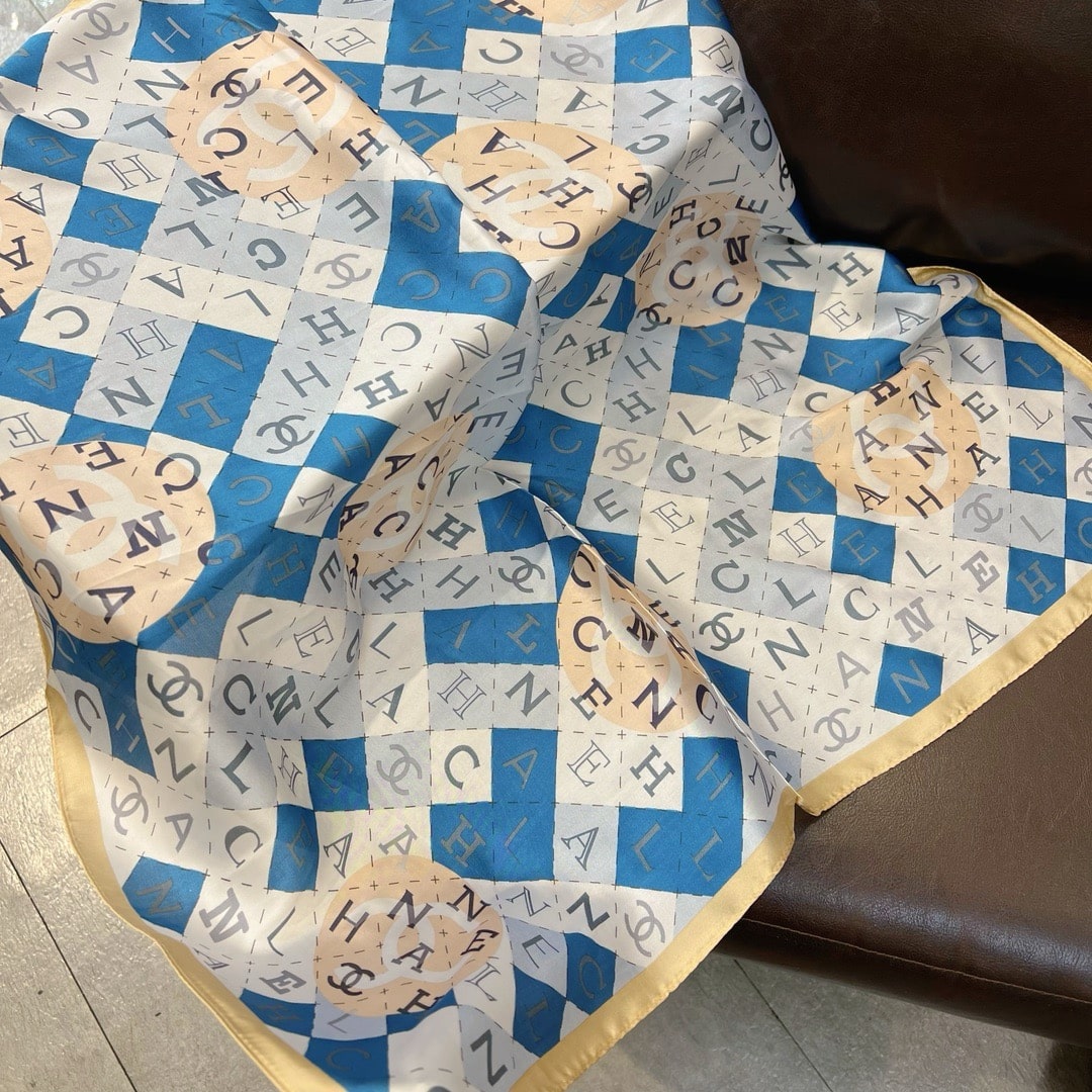 CC GEOMETRIC CC SILK SCARF BLUE AND BEIGE 70CM
