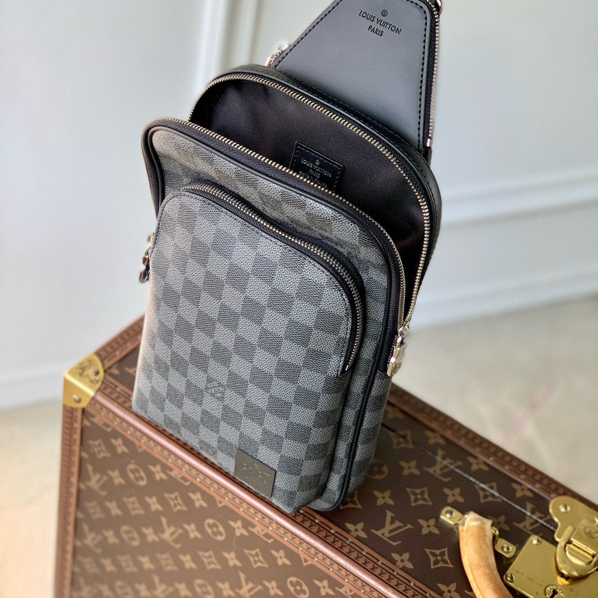 LOU AVENUE PM SLING BAG