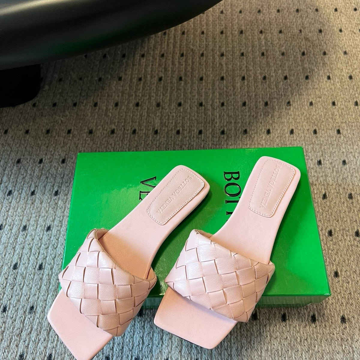 BOTT V SANDALS