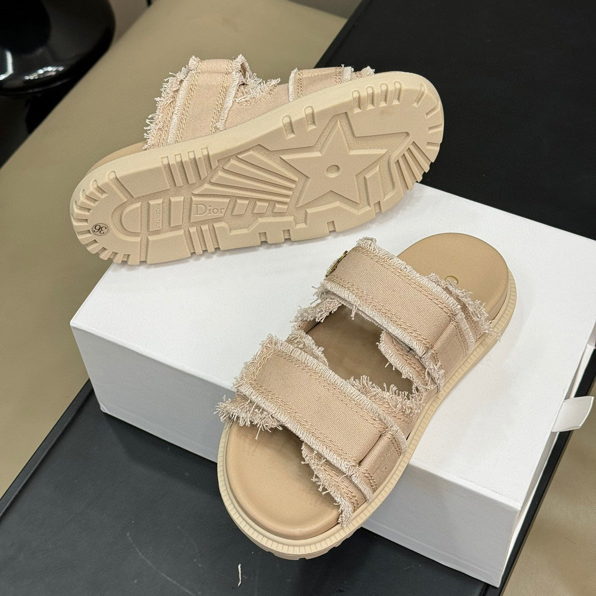 CD SANDALS