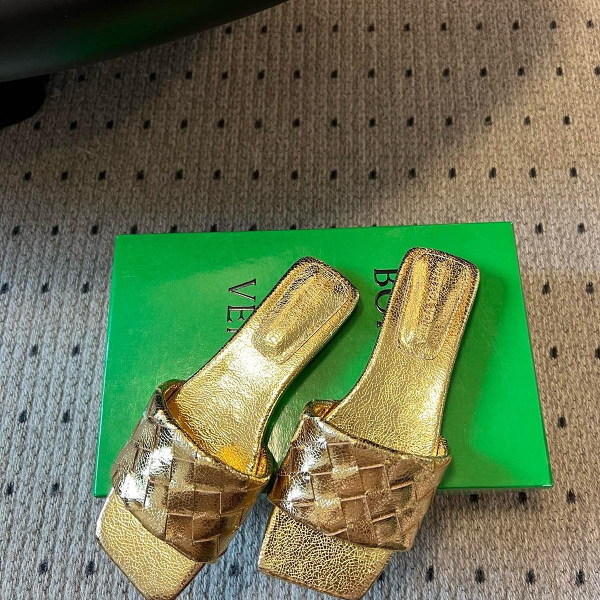BOTT V SANDALS