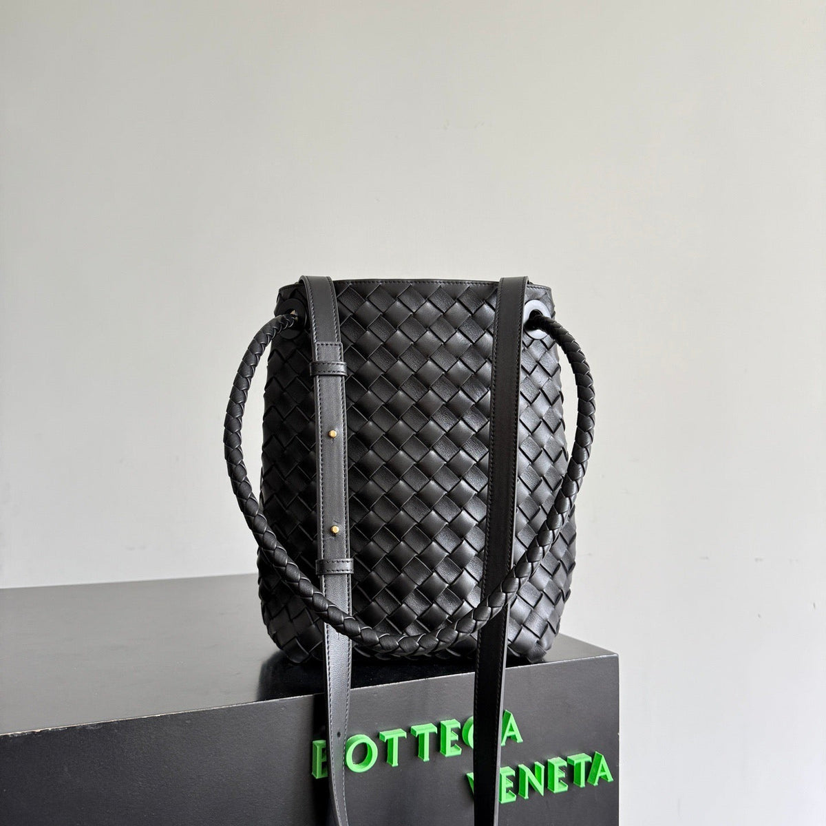 BOTT V ANDIAMO BUCKET BAG