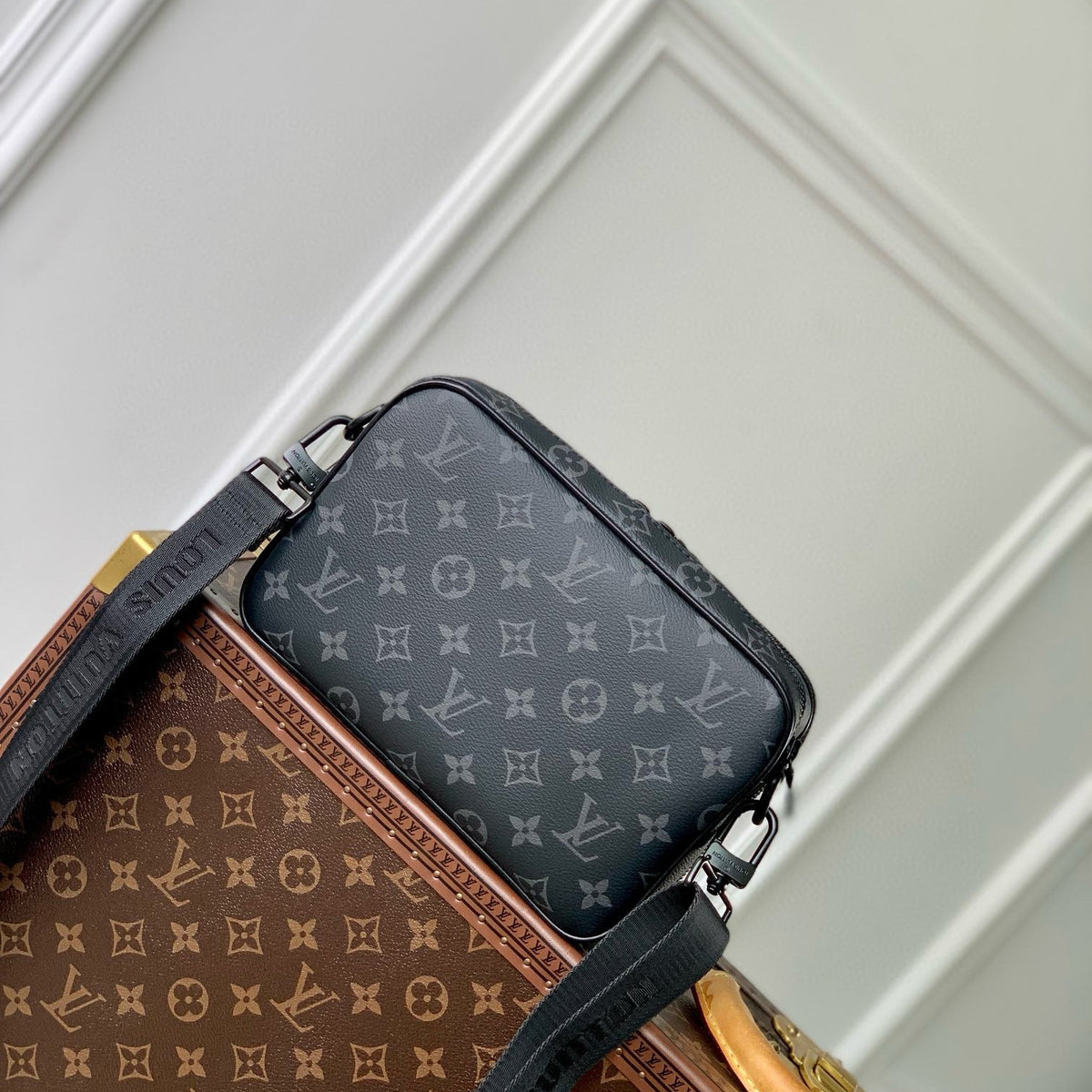 LOU ALPHA MESSENGER BAG