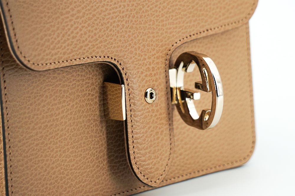 Gucci Elegant Beige Shoulder Bag with GG Women's Snap
