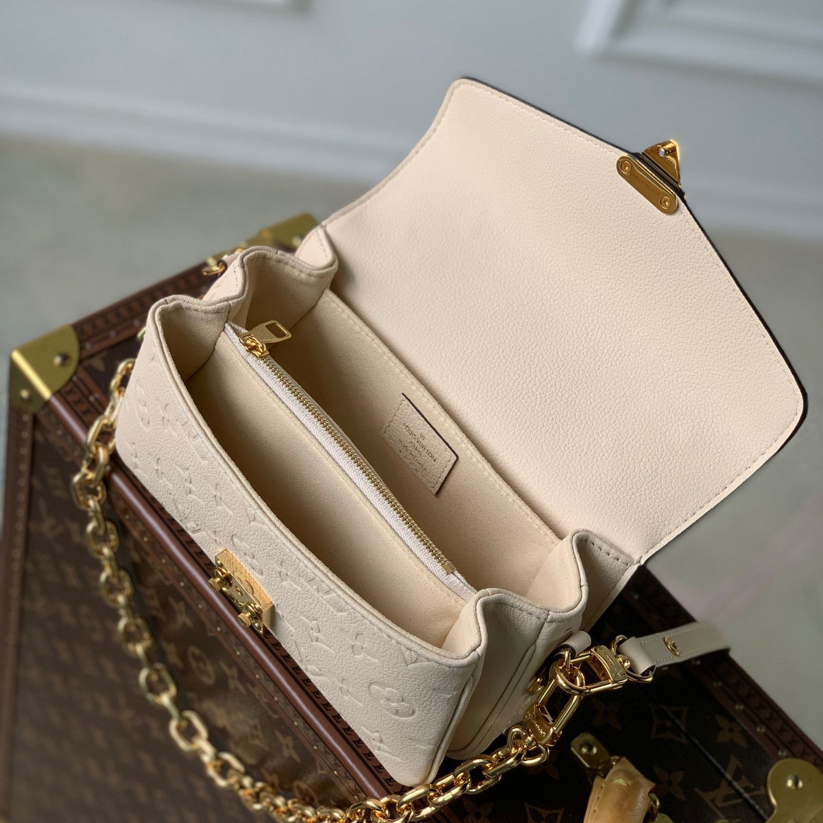 LOU POCHETTE METIS EAST WEST BAG