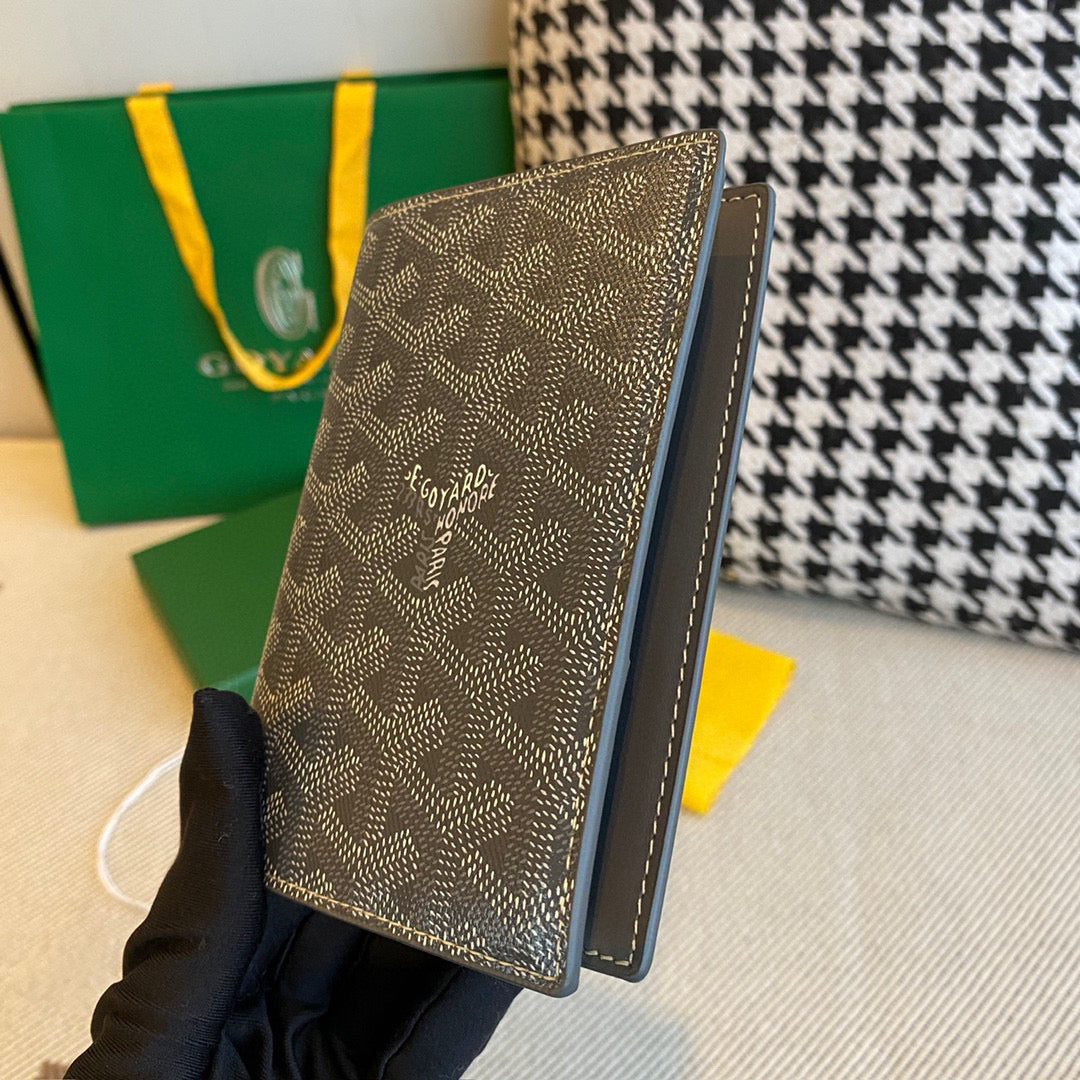 GOYA GRENELLE PASSPORT COVER