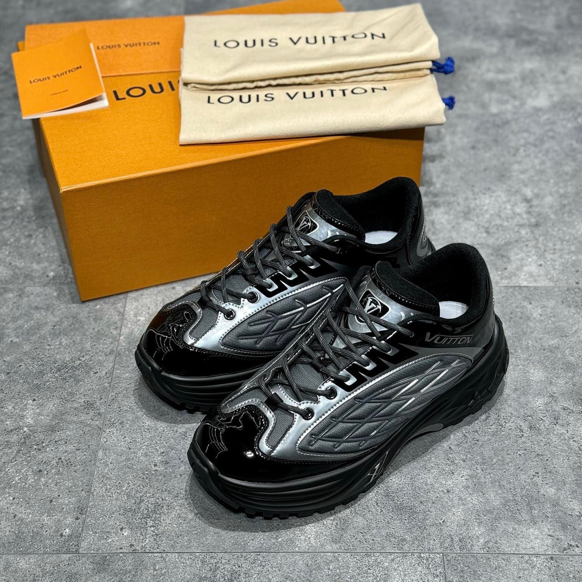 LOU DISCOVERY TRAINERS