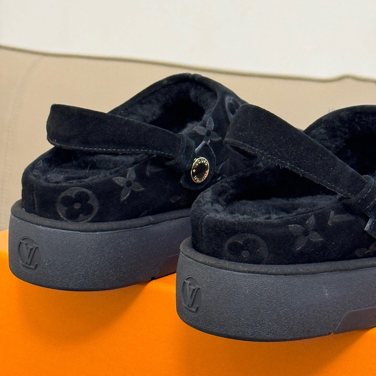 LOU ASPEN CLOGS