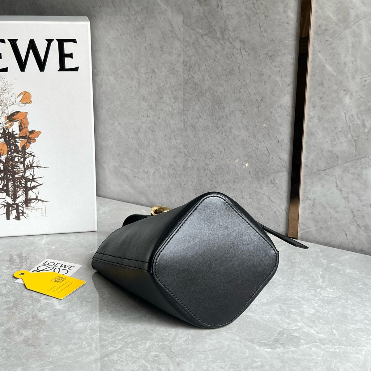 LOEW MINI PEBBLE BUCKET BAG