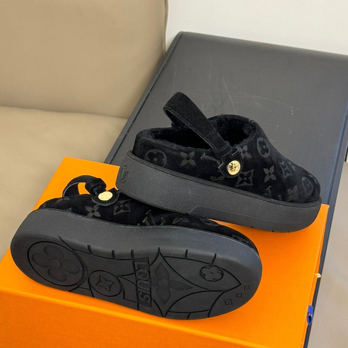 LOU ASPEN CLOGS