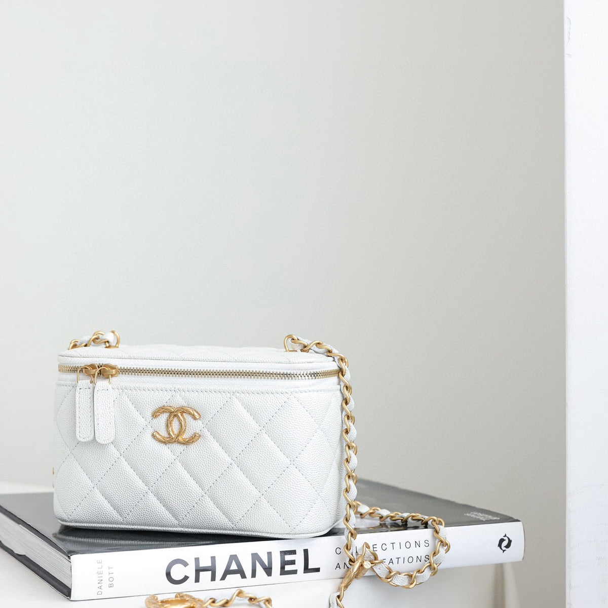 CC 24S VANITY BAG