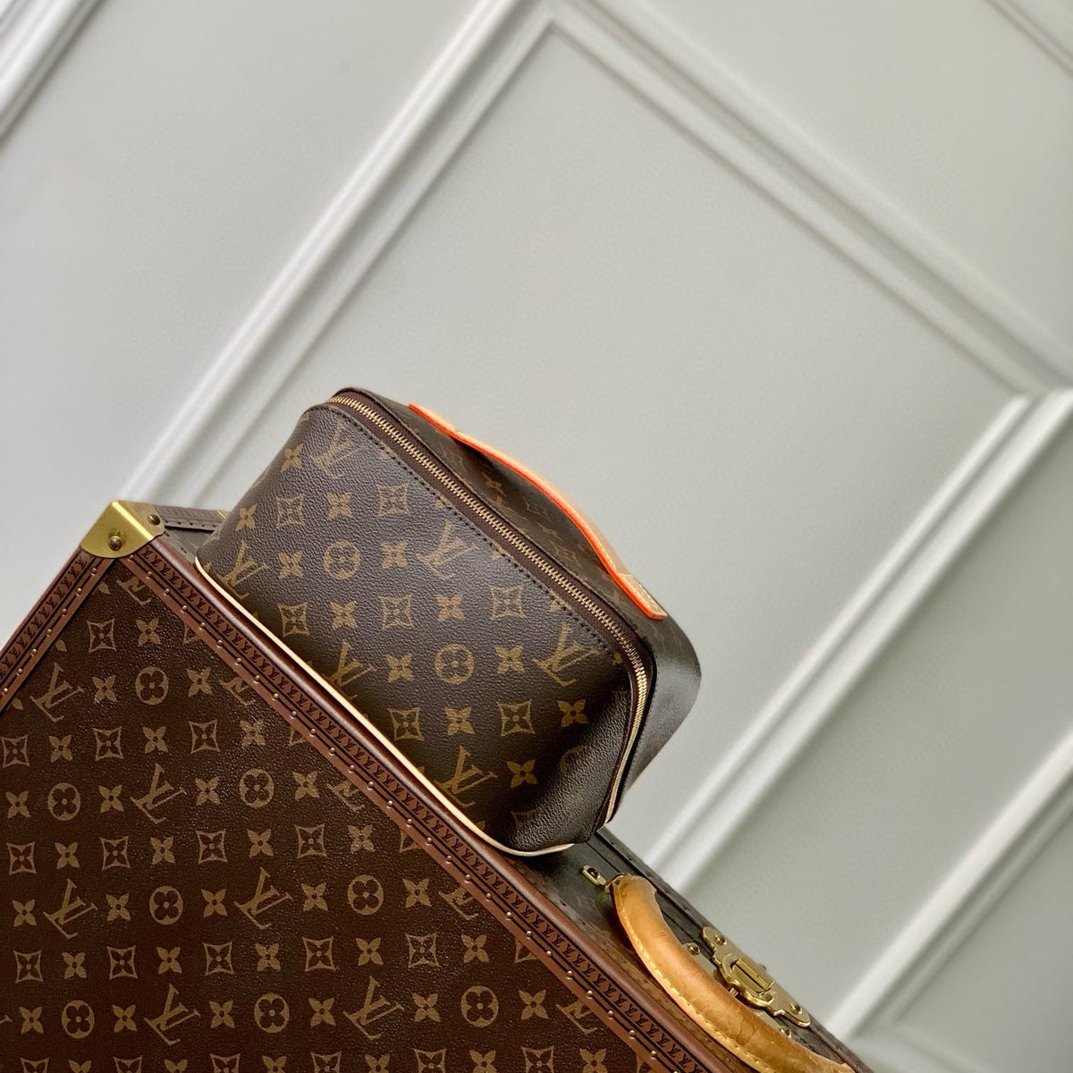 LOU TOILETRY BAG