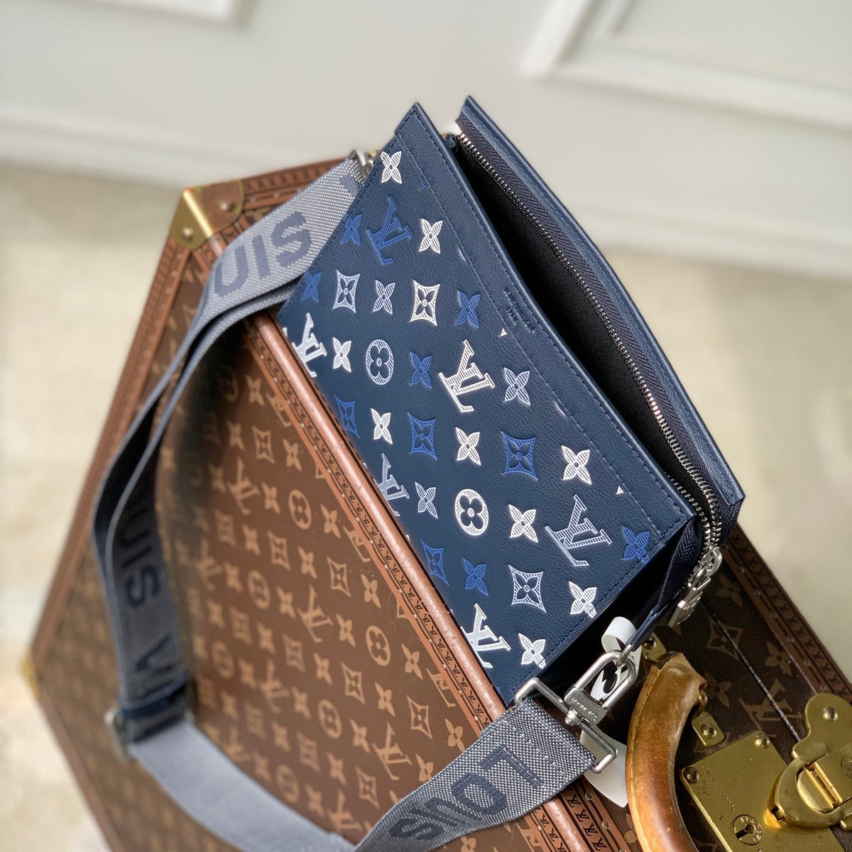 LOU GASTON WEARABLE WALLET