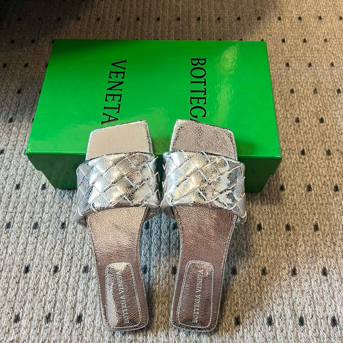BOTT V SANDALS