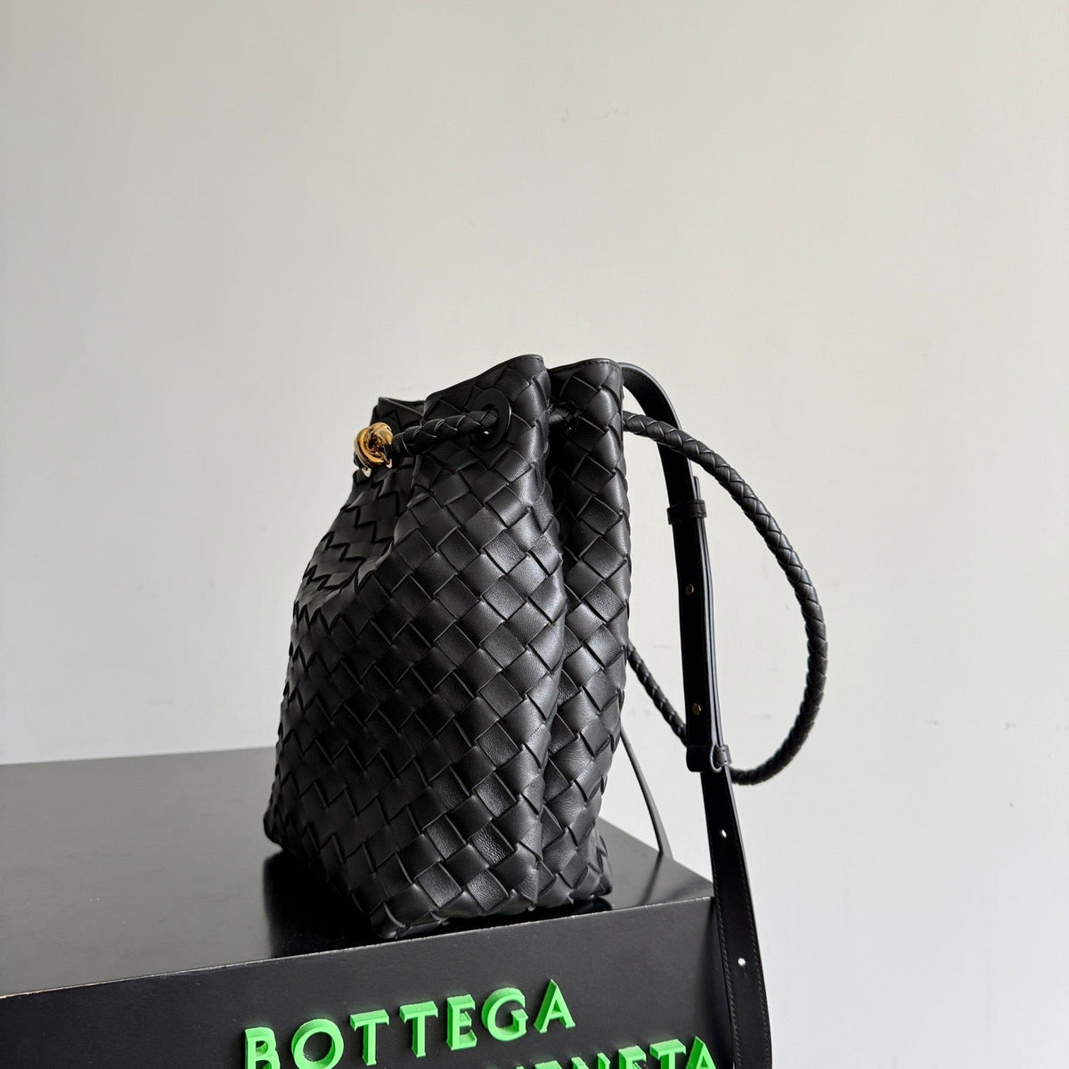 BOTT V ANDIAMO BUCKET BAG