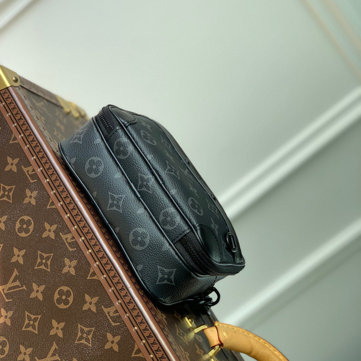 LOU ALPHA WEARABLE WALLET