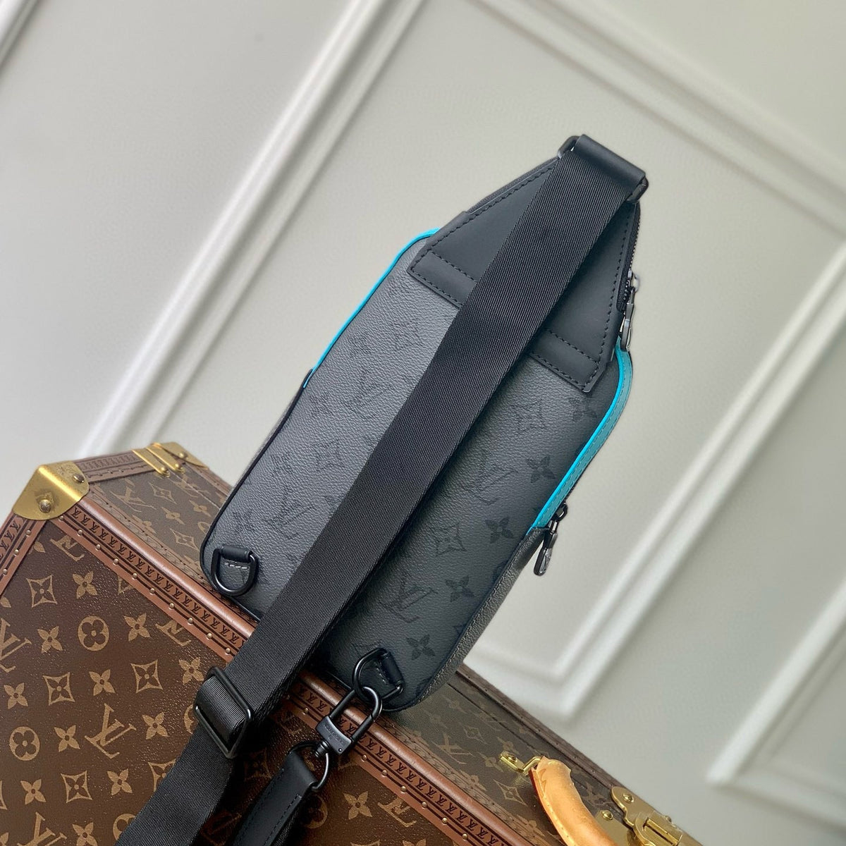 LOU AVENUE PM SLING BAG