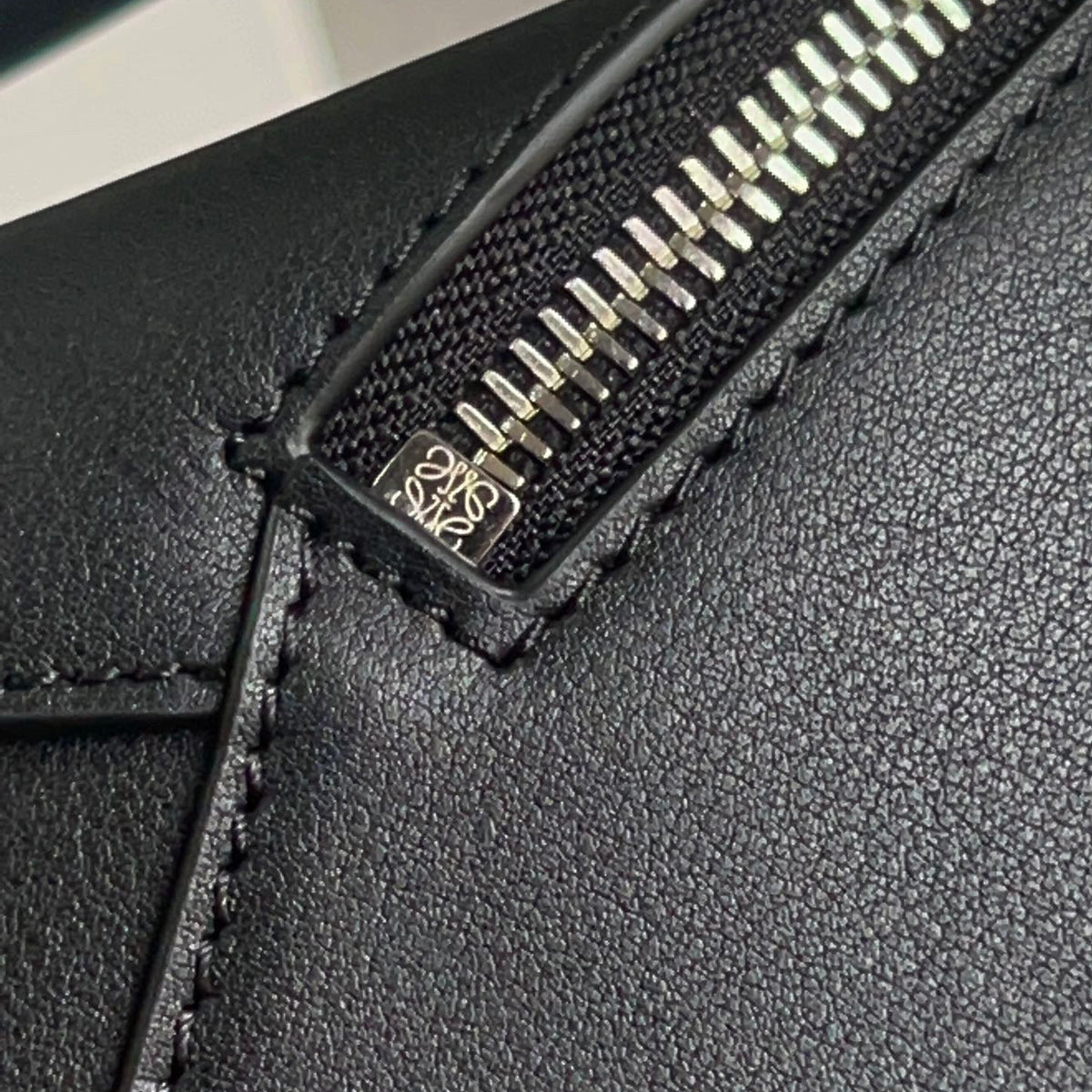 LOEW SMALL PUZZLE EDGE BAG