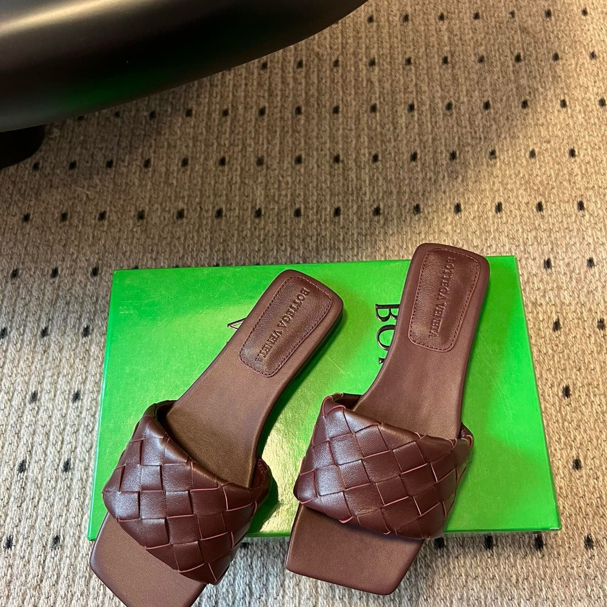 BOTT V SANDALS