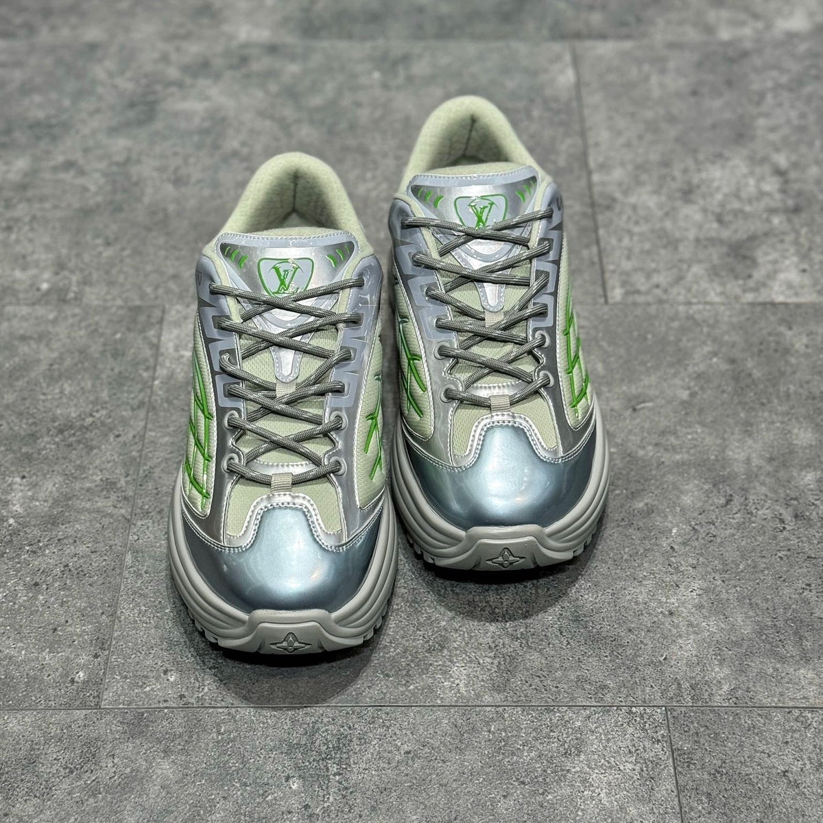 LOU DISCOVERY TRAINERS